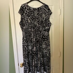 Black-and-white cap sleeve empire waist dress